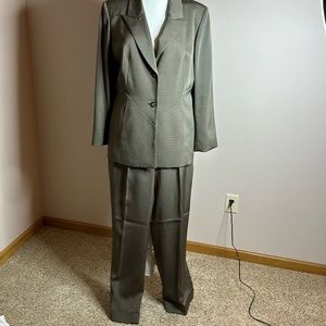 Stunning classic suit